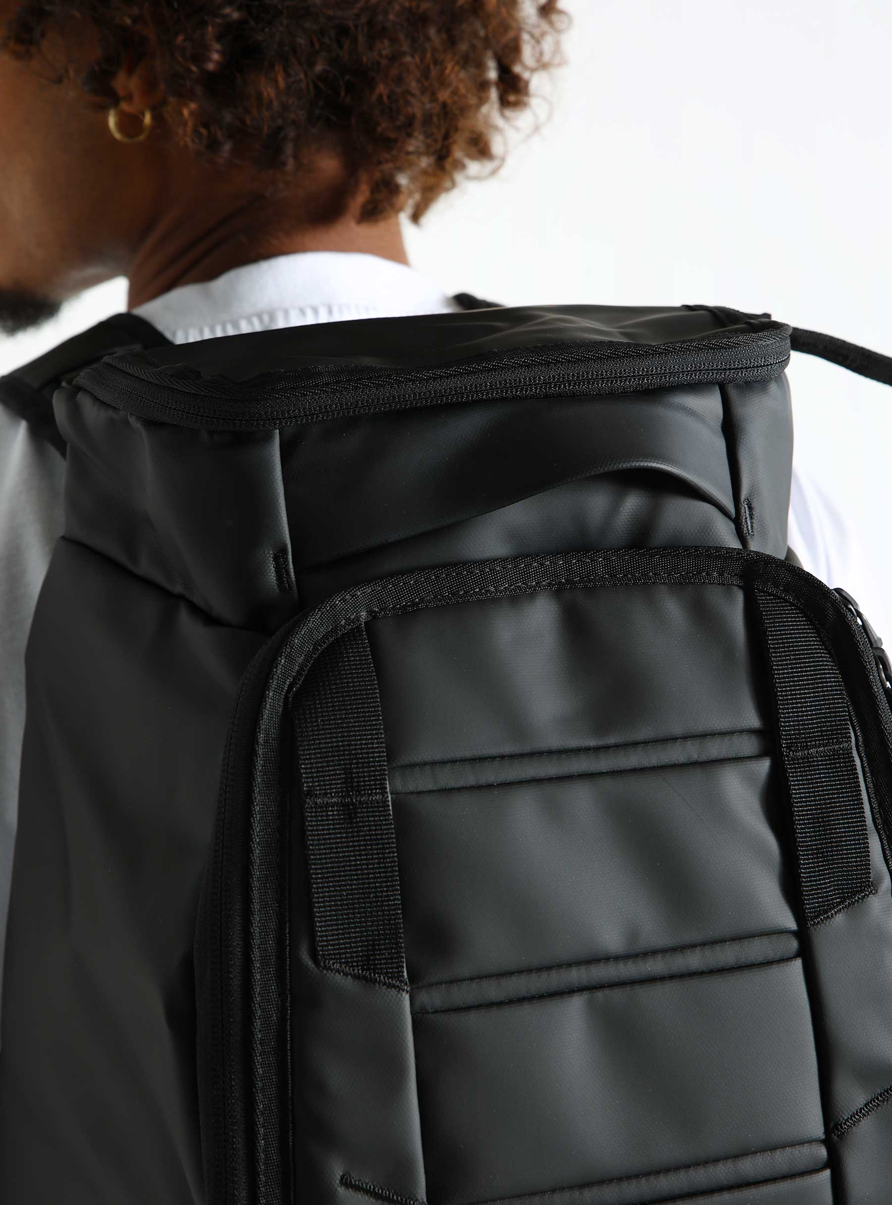 D__b__™ Hugger Backpack 25L Black Out 1000175004901