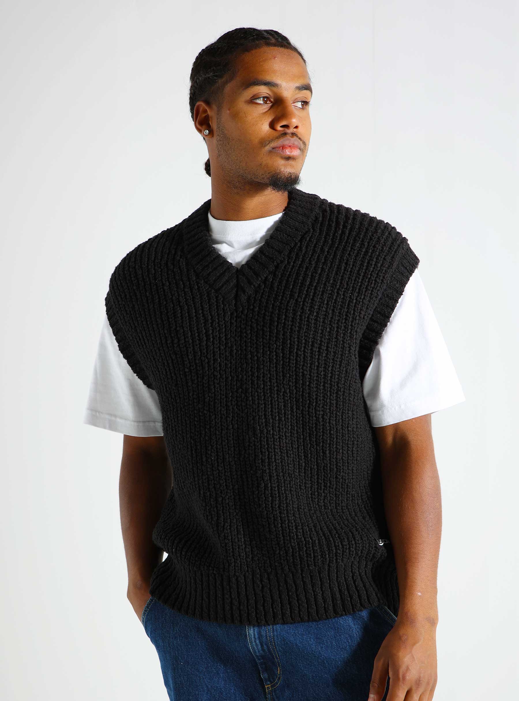 OLAF Knitted Vest Black M180704